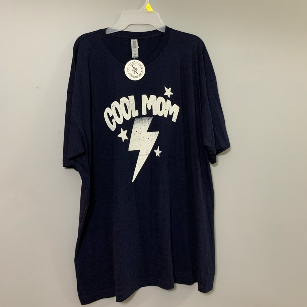 🍉 NWT “cool mom” navy blue t-shirt!